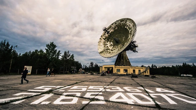 ga naar Creative Quarantine at a ex-Soviet radio astronomy installation in Latvia